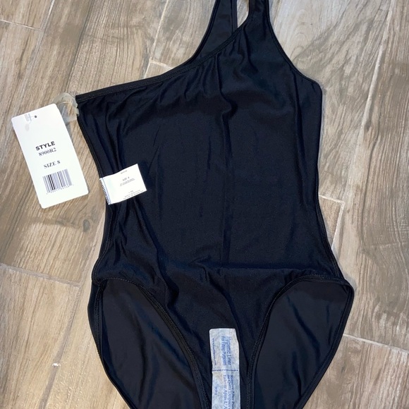 Penbrooke Swimsuit one shoulder - Picture 10 of 10